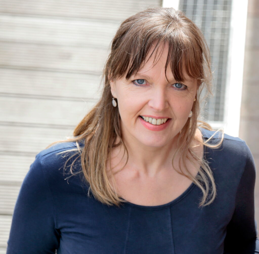 Anne Simms - Heilpraktikerin (Psych.), Tanztherapeutin BTD, Dipl. Sozialpädagogin Anne Simms - Heilpraktikerin (Psych.), Tanztherapeutin BTD, Dipl. Sozialpädagogin