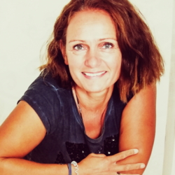 Sevil-Anne Zeller - Yoga Lehrerin, Atempädagogin. Präventions-u. Fitness-Trainerin