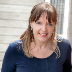 Anne Simms - Heilpraktikerin (Psych.), Tanztherapeutin BTD, Dipl. Sozialpädagogin